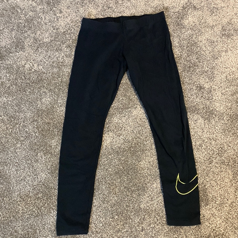 👟👟NWOT Nike leggings /medium